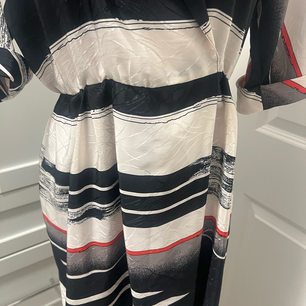 PETITES by NU-MODE Striped Black Metallic Wrap Dress Lightweight | Size 7 - Picture 3 of 14